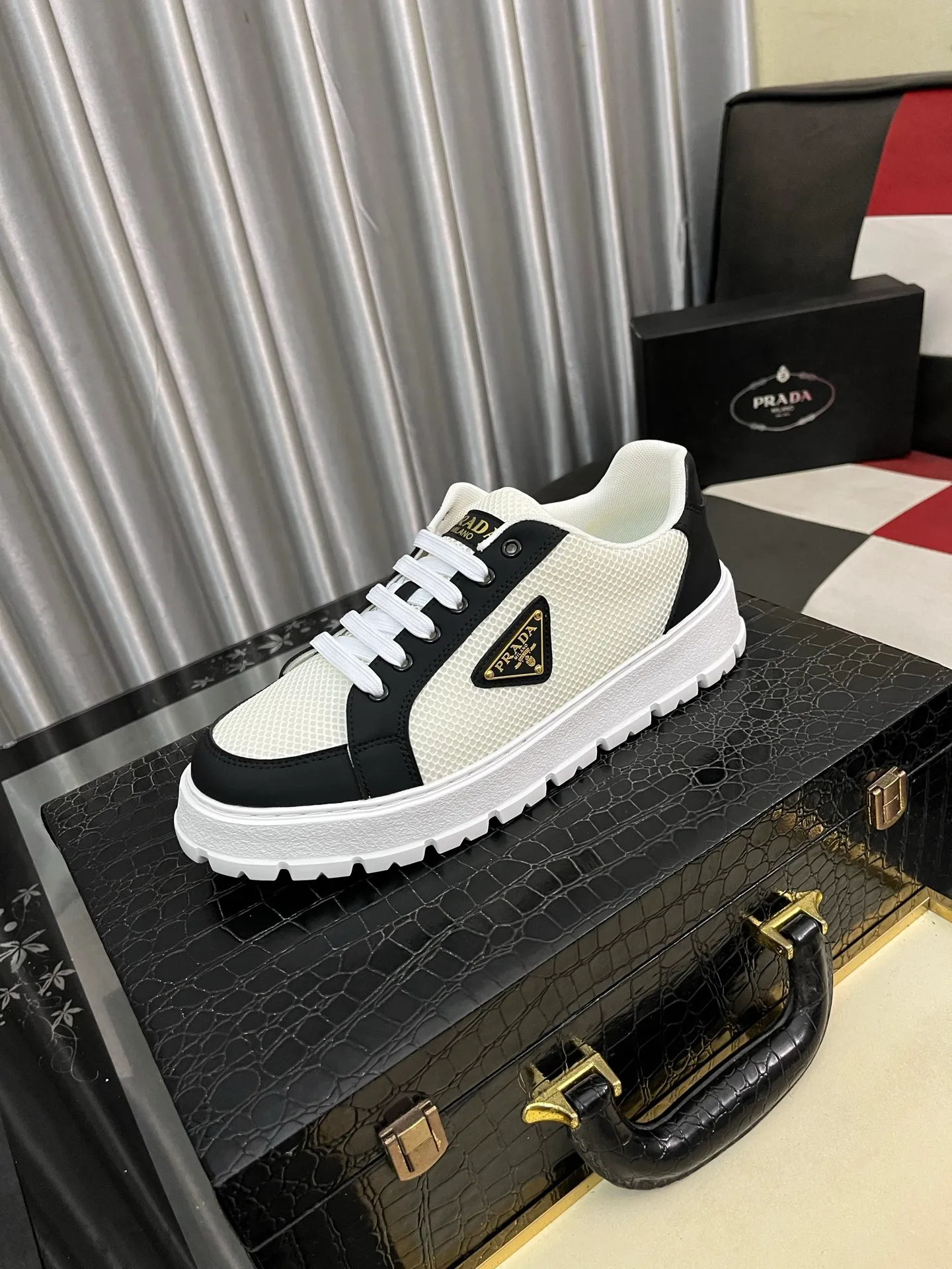 Men's Men's Shoes💰440⌚️⌚️《PRADA*》The latest and most popular casual shoes, top brand [seduce] luxury~purchasing agent, top~quality. [Strong] The upper is made of imported breathable special materials ➕ breathable feet (•) with fine workmanship. Original stylish and stylish soft rubber wear-resistant outsole, light and comfortable on the foot, size: 38-445️⃣colors available